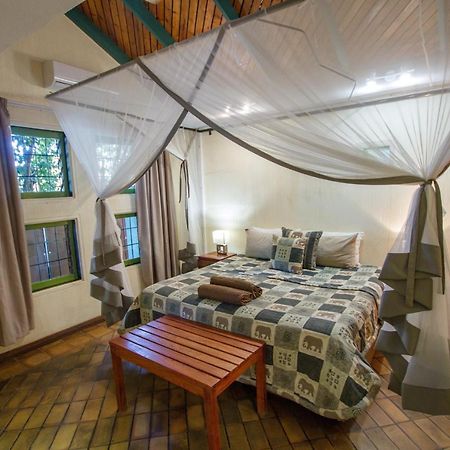 מפלי ויקטוריה Flatdog Lodge מראה חיצוני תמונה