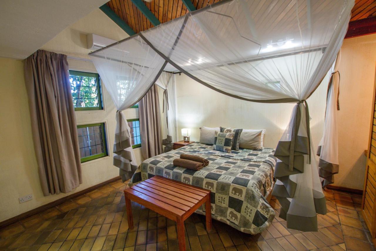 מפלי ויקטוריה Flatdog Lodge מראה חיצוני תמונה
